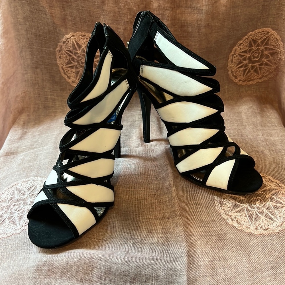 Stunning ultrasuede black and white high heel sandals!